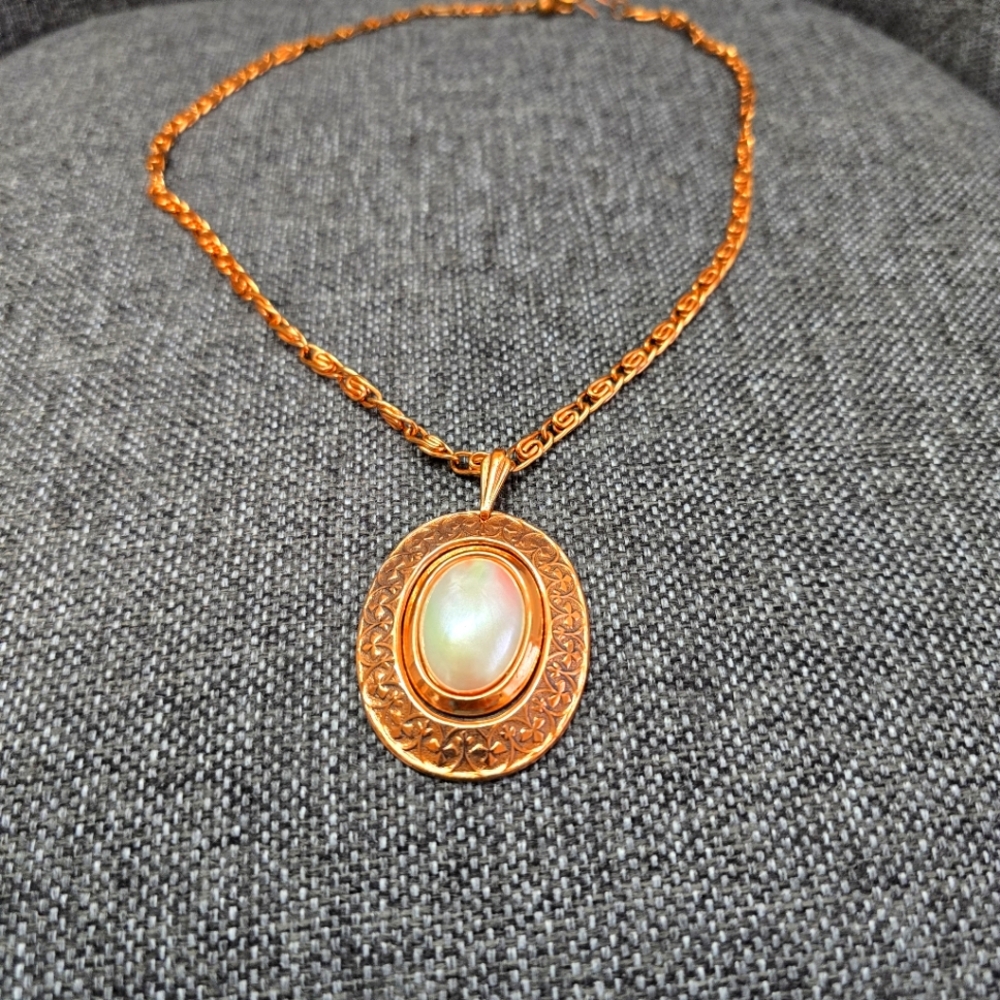 Vintage 1970s Copper-tone Brooch Style Pendant and Chain 9.5"-11" Drop